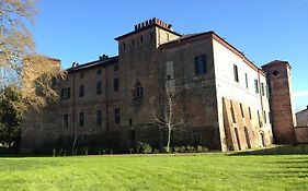 Castello Sannazzaro B&b  5*